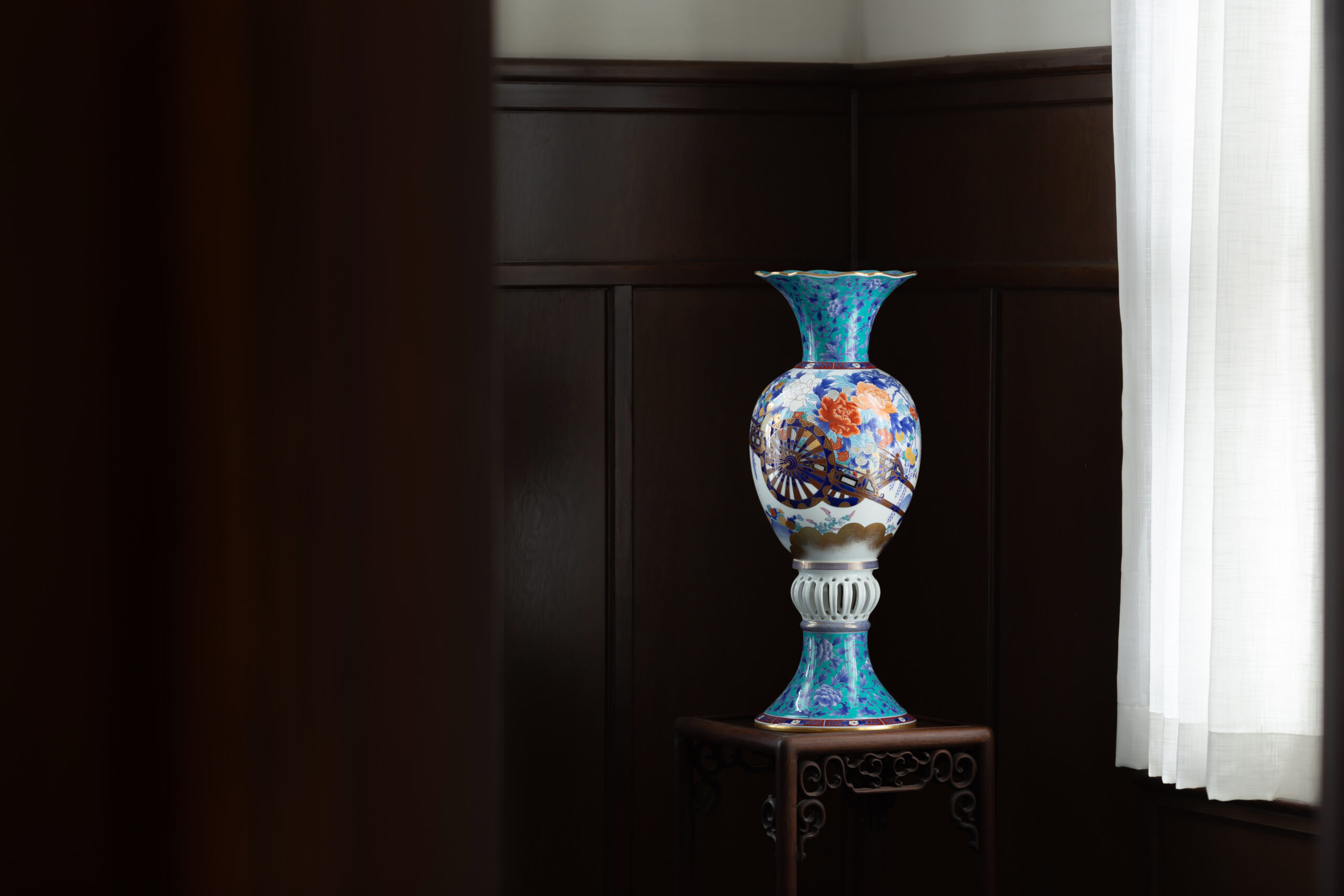 青華緑彩華車模様切透飾り壷