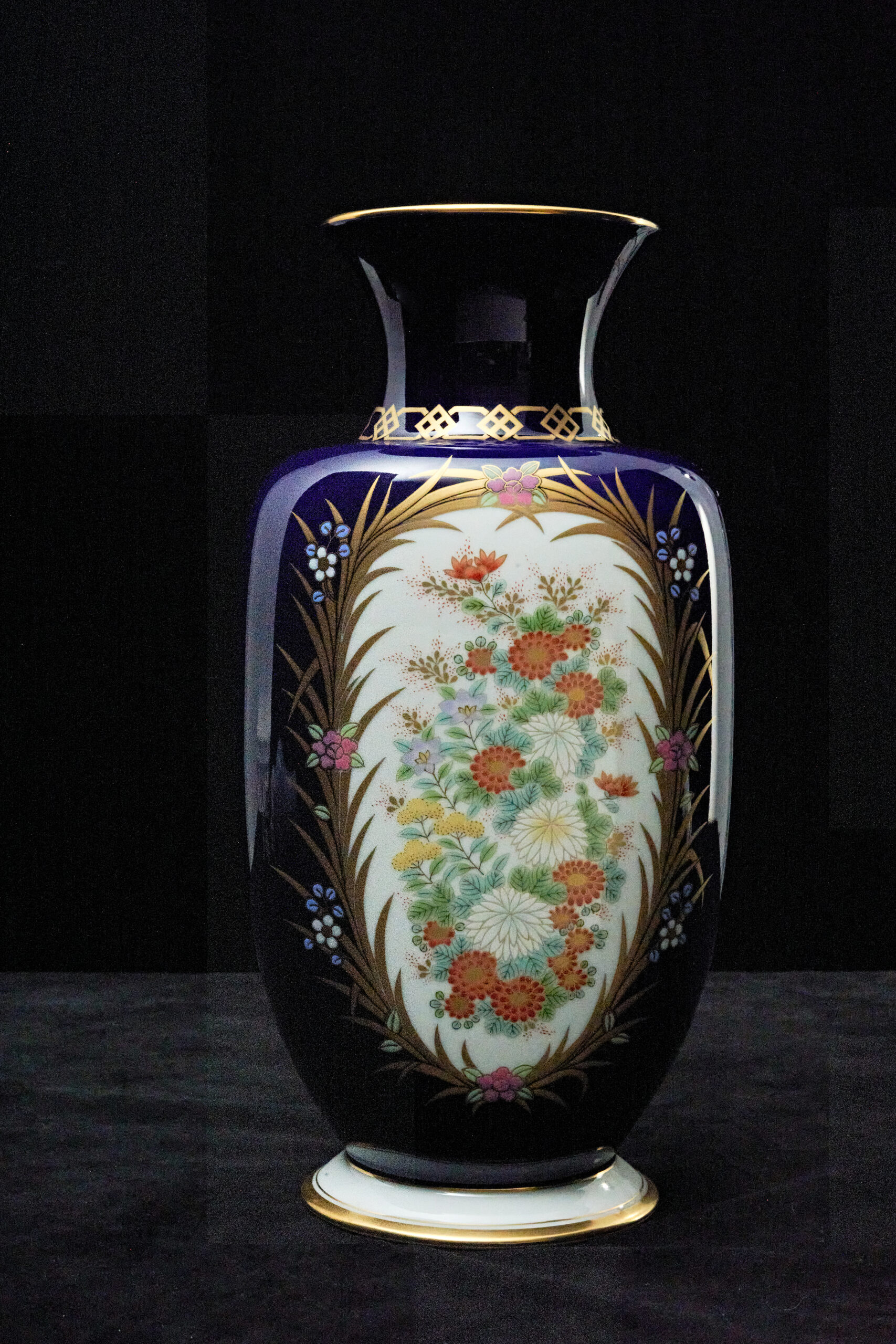 瑠璃金彩窓絵淡彩菊